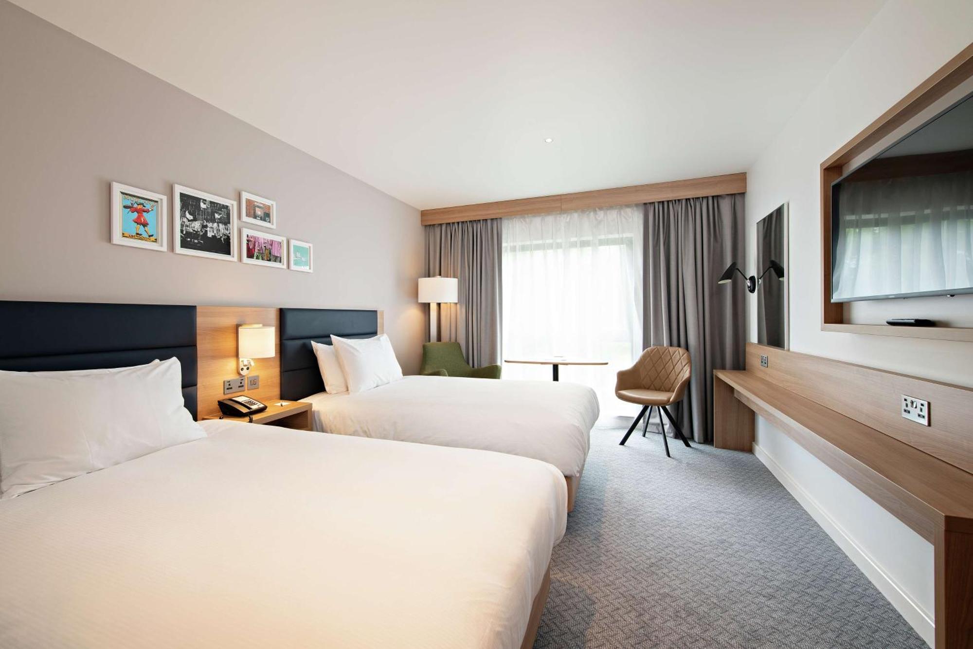 Hilton Garden Inn Abingdon Oxford Exterior foto